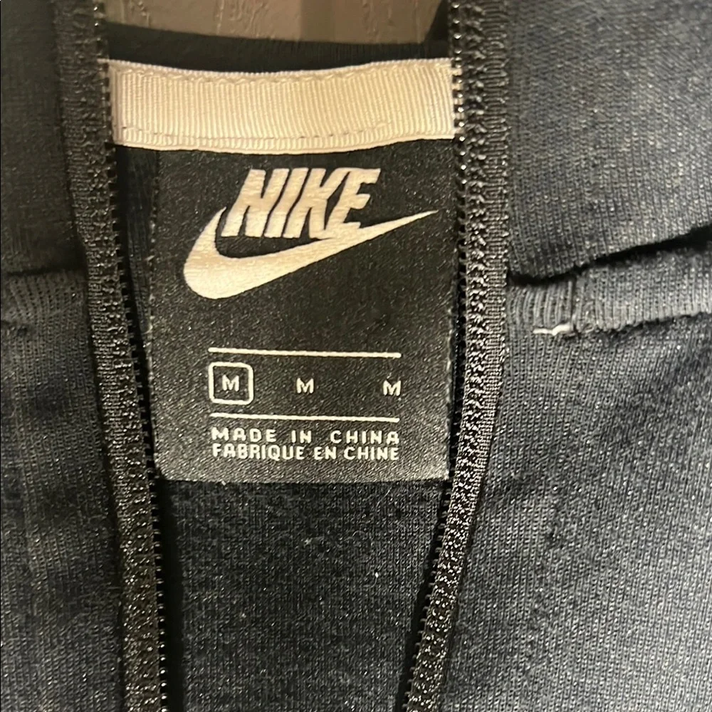 Nike Women's Black Windbreaker with White Accents - Picture 4 of 4